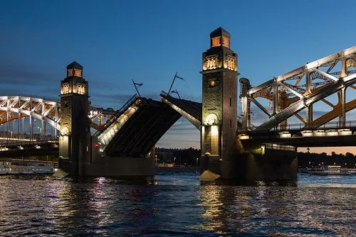 Ночная Нева и огни города