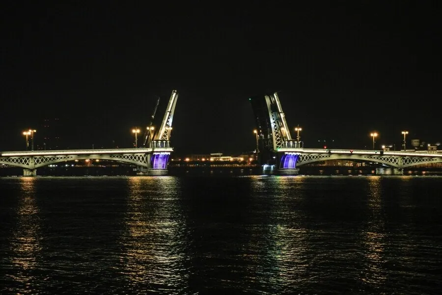 Разводной мост в Санкт-Петербурге